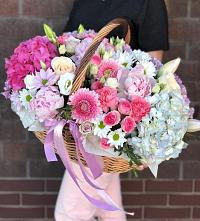 Цветочная композиция из Розы, Хризантемы, Пионы и Лизиантусы в корзине #REPLACE_PRED# Ирбите