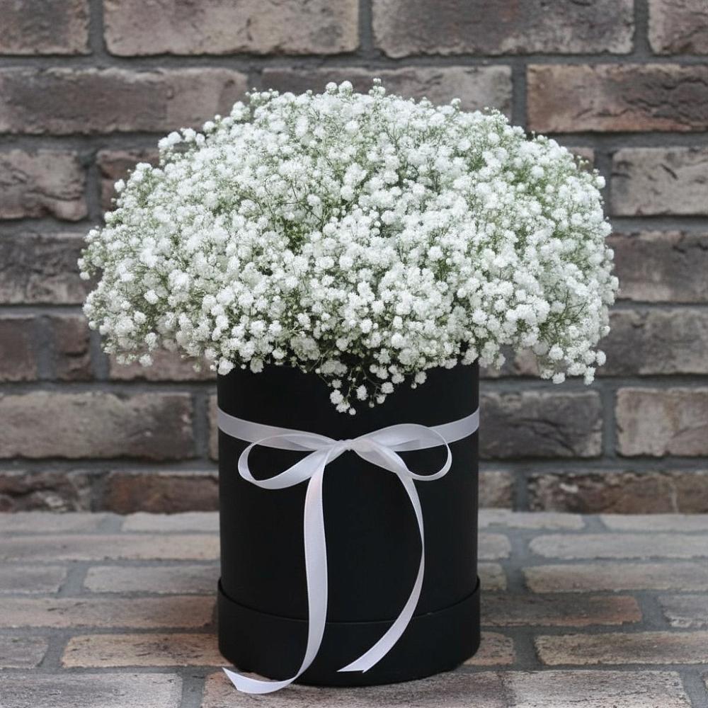 Цветочная композиция из Гипсофила в шляпной коробке в Ирбите