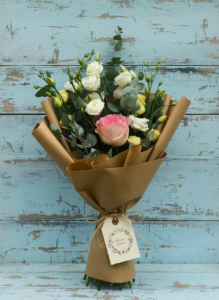 Букет цветов из: Розы и Лизиантусы в Ирбите