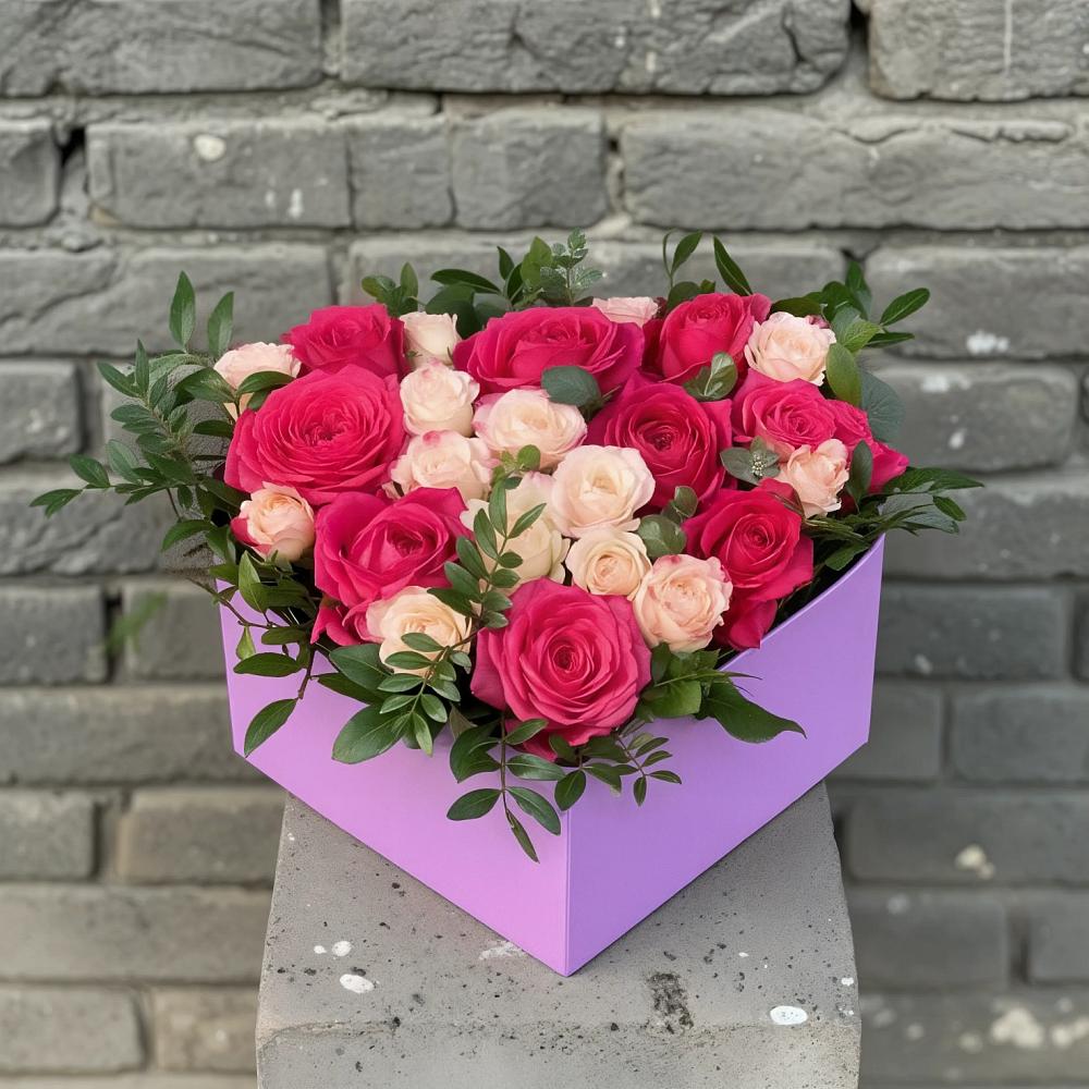 Цветочная композиция из Розы в коробке в Ирбите