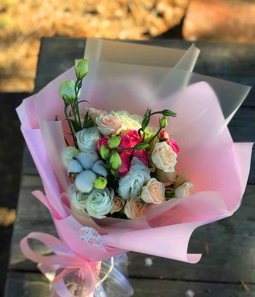 Букет цветов из: Розы и Лизиантусы в Ирбите