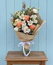 Букет цветов из:  Альстромерии, Лизиантусы, Розы и Хризантемы в Ирбите