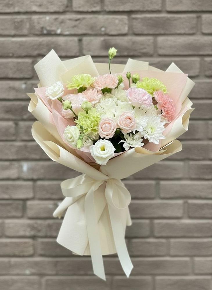 Букет цветов из: Гвоздики, Розы, Лизиантусы и Хризантемы в Ирбите