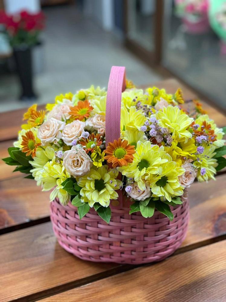 Цветочная композиция из Хризантемы и Розы в корзине в Ирбите