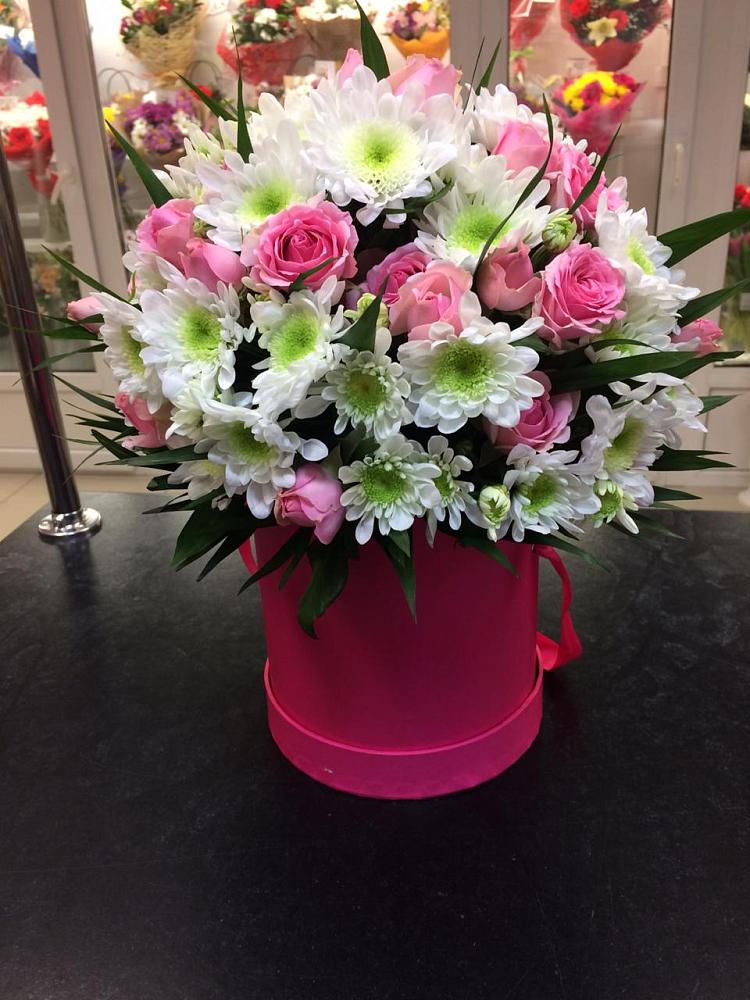 Цветочная композиция из Розы и Хризантемы в шляпной коробке в Ирбите