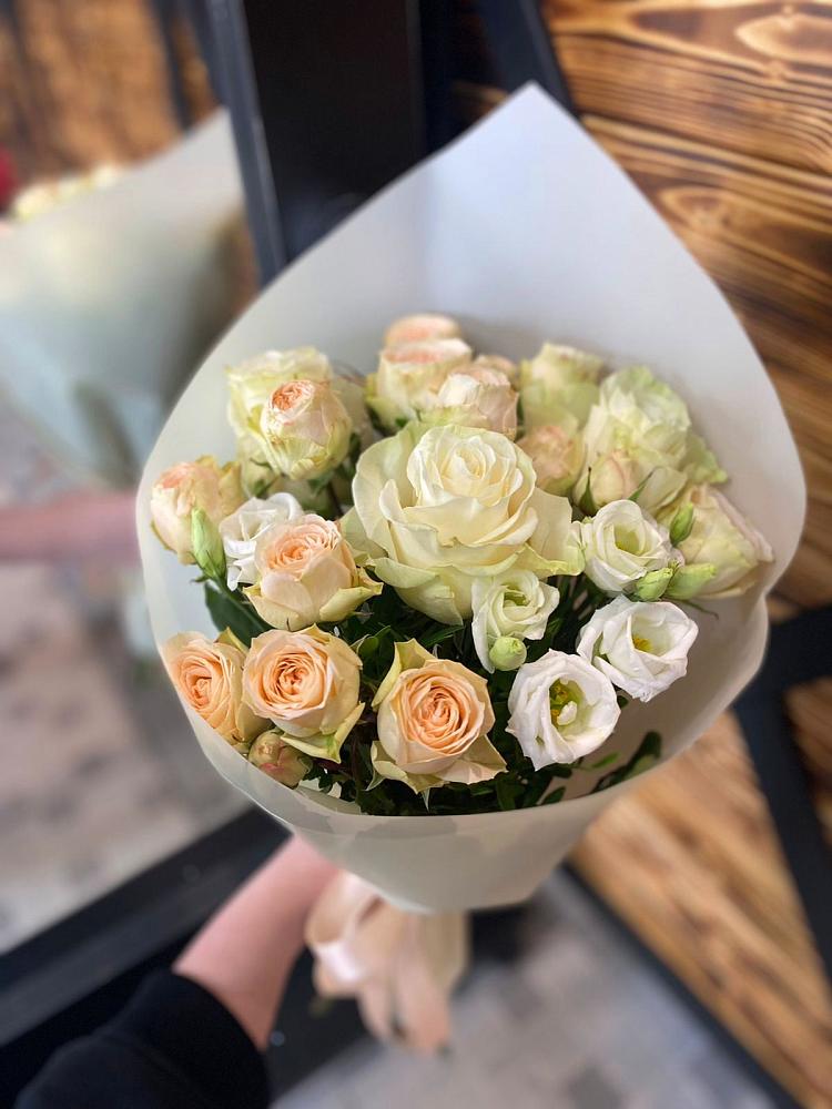 Букет цветов из: Розы и Лизиантусы в Ирбите