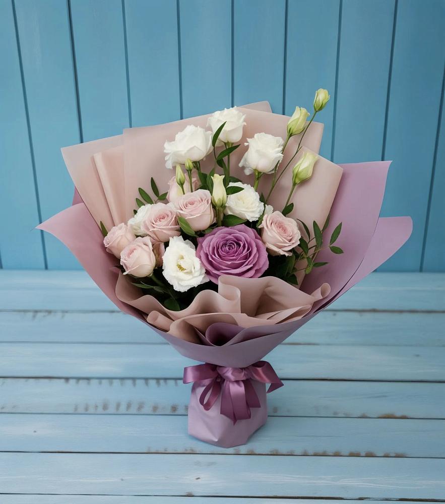 Букет цветов из: Розы и Лизиантусы в Ирбите